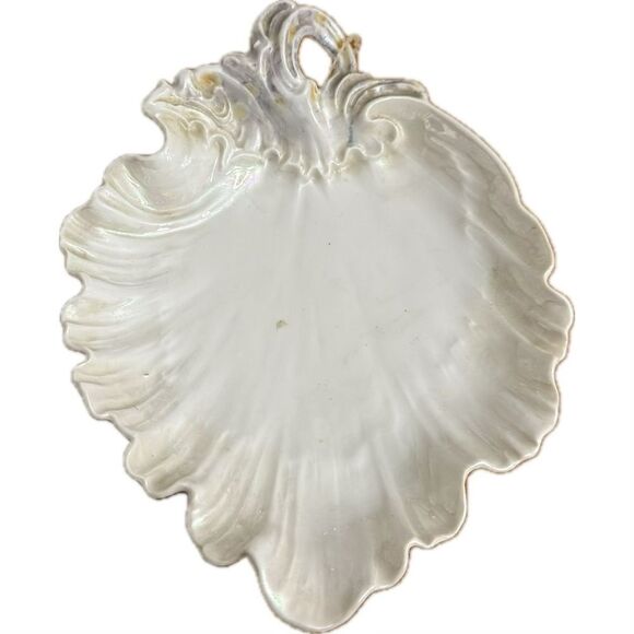 Chic White Shell-Shaped Plate - Picture 1 of 6